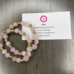 - 100% handmade  -ships between 1-2 days -fits average wrist  -comes with extras